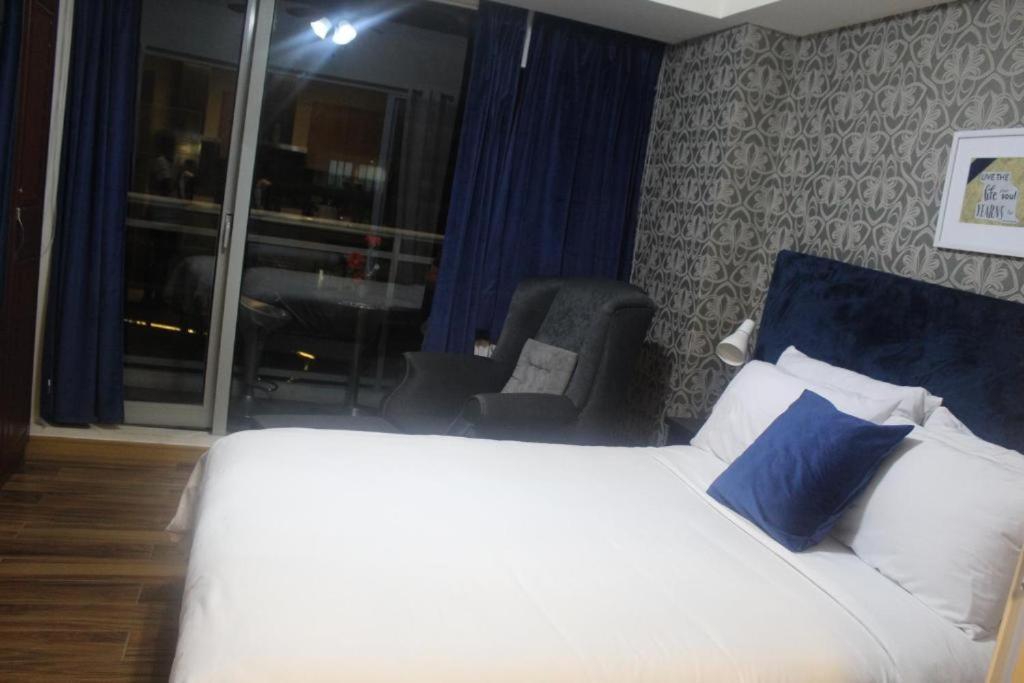 Azure C2 Balcony Wifi Near Mall Airport Multiple Units Paranaque City Exteriér fotografie